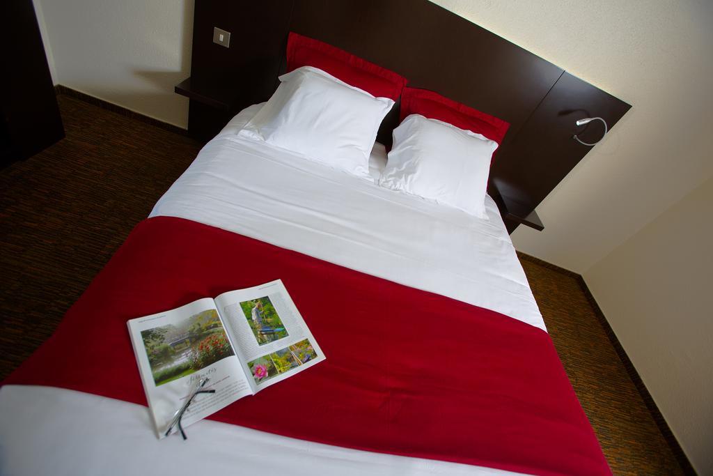 Hotel Akena De Clermont-Creil Agnetz Екстериор снимка
